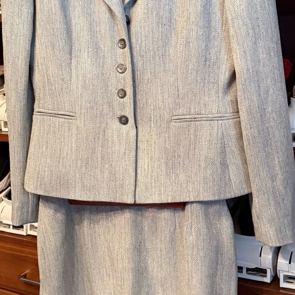 Elegant Gray Women's Suit